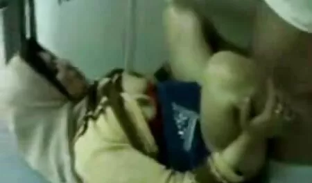 پیر, میمی ژان سگس هندی گمراه یک مرد نوجوان در یک فتنه عاشقانه